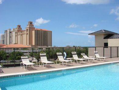 Naples Walk to Beach One Bedroom Vacation Condo